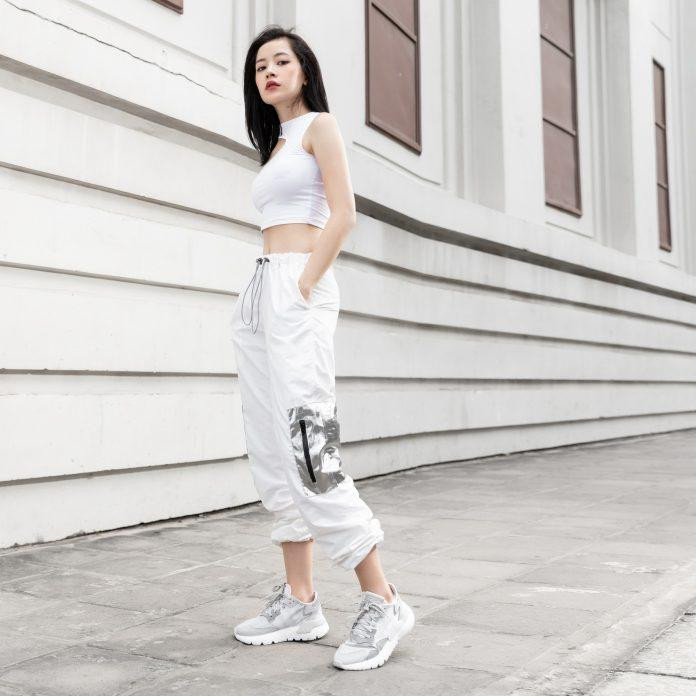Áo croptop phối quần jogger