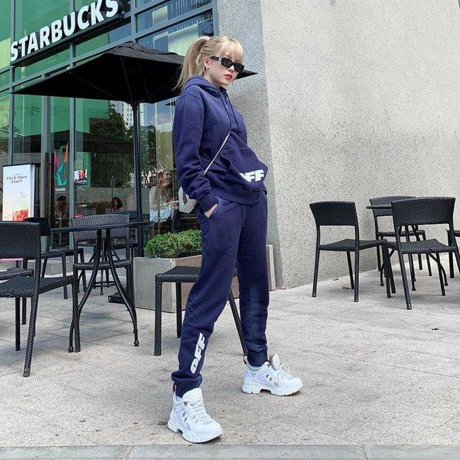 Áo hoodie phối quần jogger