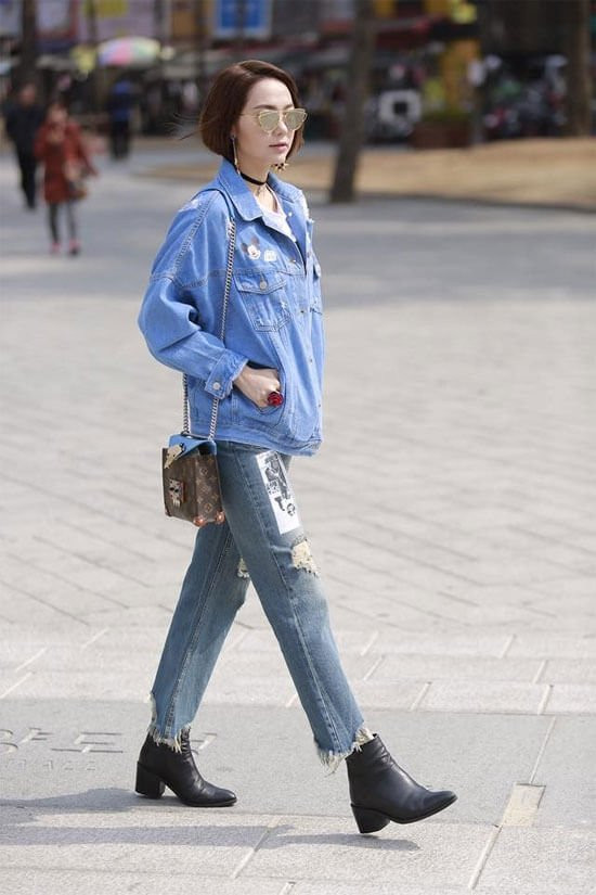 Áo khoác denim với quần jeans