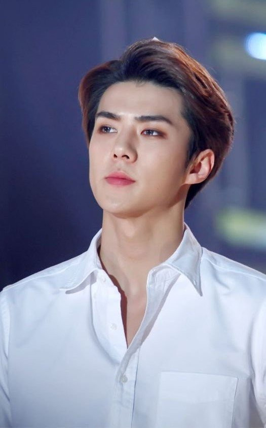 Học cách phối đồ của Sehun (EXO) chuẩn nam tính và cuốn hút