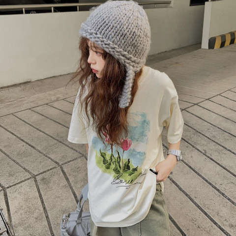 Áo thun họa tiết và phụ kiện