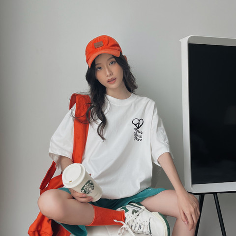 Áo thun oversize cùng quần short