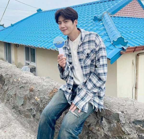 Thời trang cùng cách phối đồ công sở với sơ mi khoác ngoài