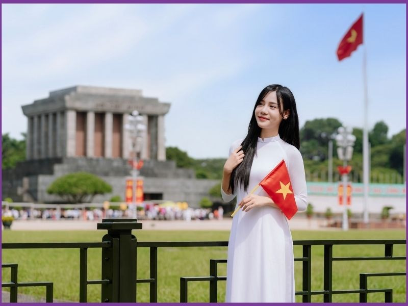 Đi Lăng Bác mặc gì? Gợi ý trang phục tham quan chỉn chu, lịch sự