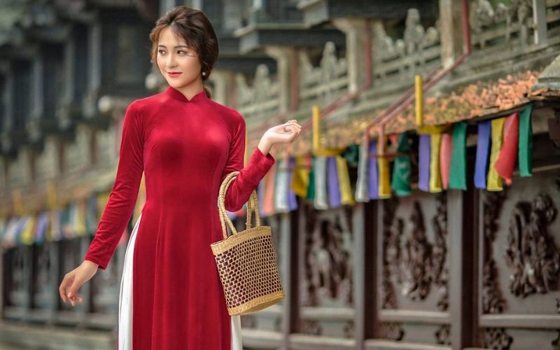 Màu đỏ phối với màu gì đẹp? 15+ cách phối đồ màu đỏ sang – xịn