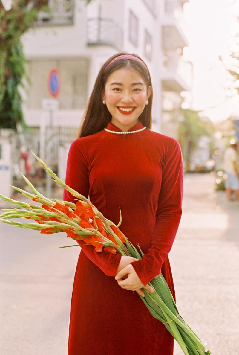 Màu đỏ phối với màu gì đẹp? 15+ cách phối đồ màu đỏ sang – xịn
