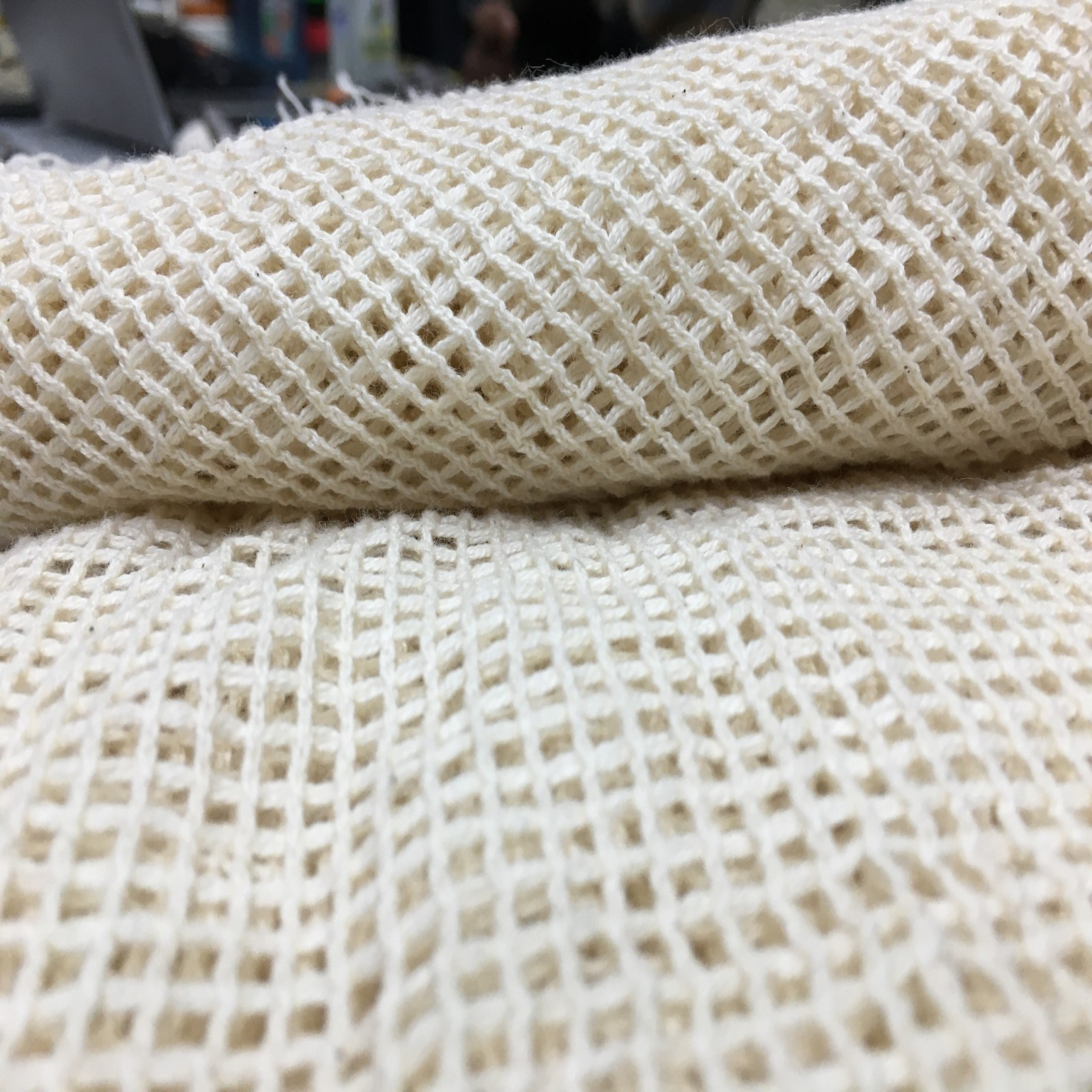 Vải Mesh là gì? Ưu nhược điểm và ứng dụng của vải Mesh