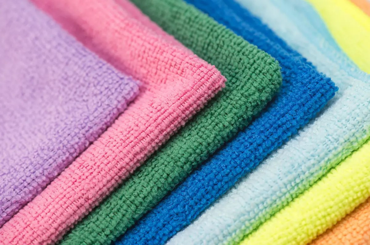 Vải Microfiber là gì? Ưu nhược điểm và ứng dụng của Microfiber